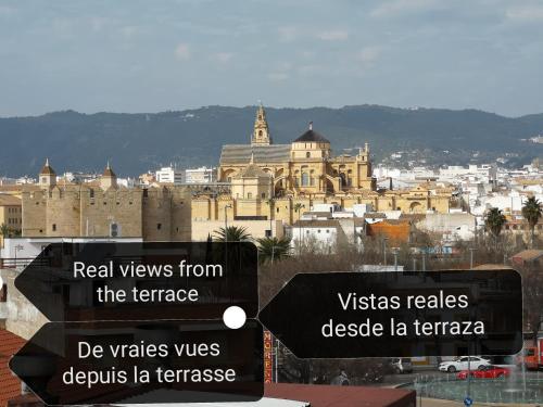 Una imagen general de la montaña o una montaña tomada desde el departamento