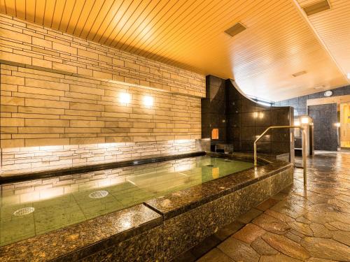 a swimming pool in the middle of a building at APA Hotel Hiroshima Ekimae Ohashi in Hiroshima