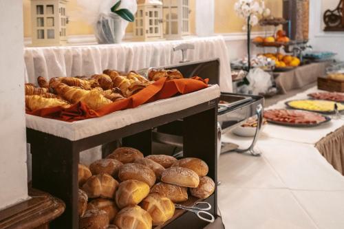 Makanan di atau di tempat lain dekat hotel