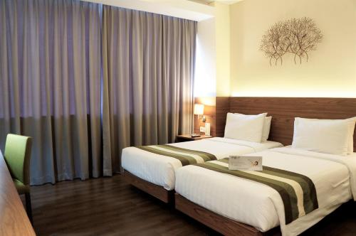 Tempat tidur dalam kamar di Grand Whiz Poins Simatupang Jakarta