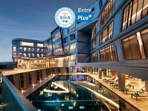 La alberca dentro o cerca de The Oceanic Sportel Phuket - SHA Extra Plus