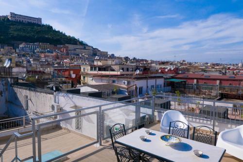 En balkong eller terrasse på Royal Boutique Napoli