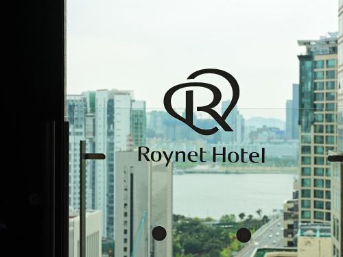 Certifikat, nagrada, logo ili neki drugi dokument izložen u objektu Roynet Hotel Seoul Mapo