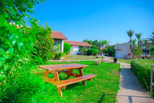 Kebun di luar Agamim Hotel Ashkelon