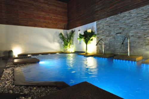 A piscina em ou perto de Forty Winks Phuket Hotel