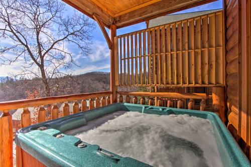 세비에빌에 위치한 Pigeon Forge Mountain Cabin Hot Tub and Resort Pool에서 갤러리에 업로드한 사진