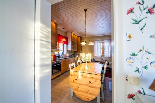 Ett kök eller pentry på Luleå Village Cabin