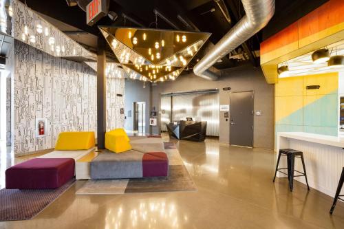 Зона вітальні в Aloft Austin Airport