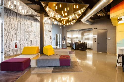 Зона вітальні в Aloft Austin Airport