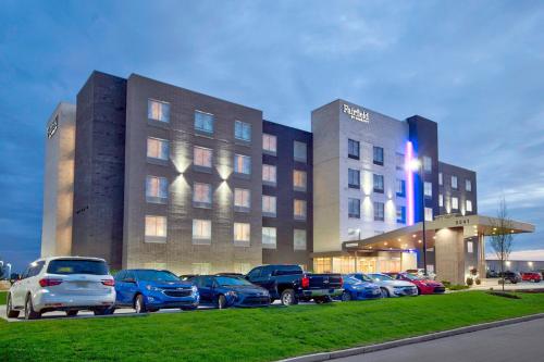 a building with cars parked in a parking lot at Fairfield by Marriott Inn & Suites Cincinnati North West Chester in West Chester