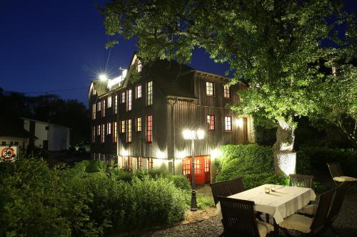 Garður fyrir utan Hotel Agnesen-Hof