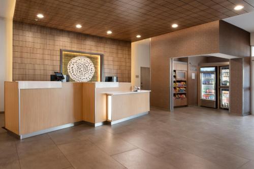 een lobby van een winkel met een receptie bij Fairfield by Marriott Inn & Suites Dallas East in Dallas