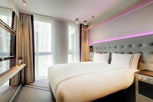 Voodi või voodid majutusasutuse Premier Inn Berlin Alexanderplatz toas