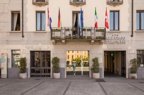 Facaden eller indgangen til Albergo Firenze