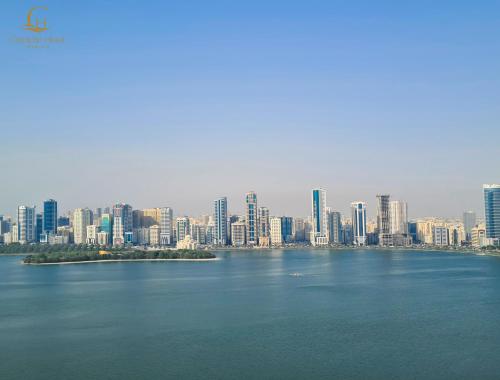 Uma visão geral de Sharjah ou uma vista da cidade tirada do hotel