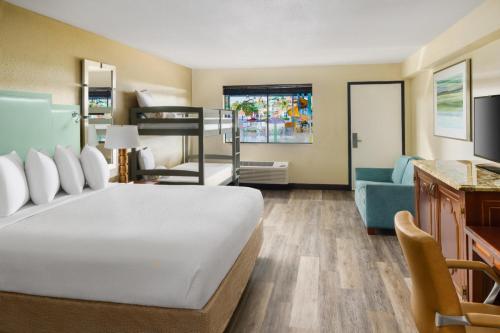 Cama ou camas em um quarto em Coco Key Hotel & Water Park Resort