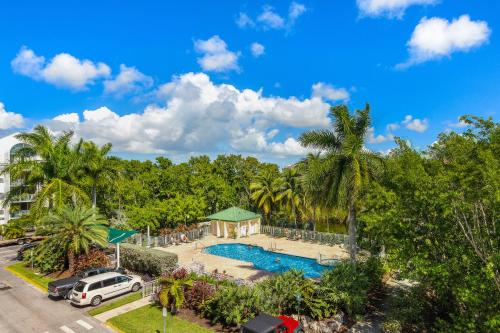 Swimming pool sa o malapit sa Sunrise Suites Barbados Suite #204