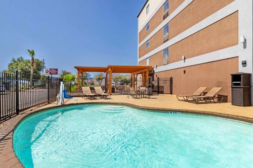 Piscina a Best Western Plus Downtown North o a prop