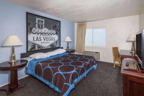 Cama ou camas em um quarto em Super 8 by Wyndham Las Vegas North Strip/Fremont St. Area