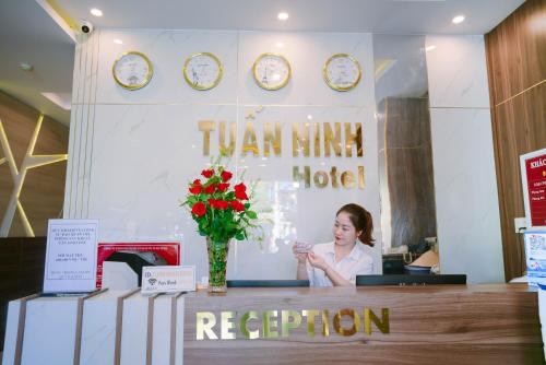 Lobbyen eller receptionen på Tuấn Ninh Hotel I