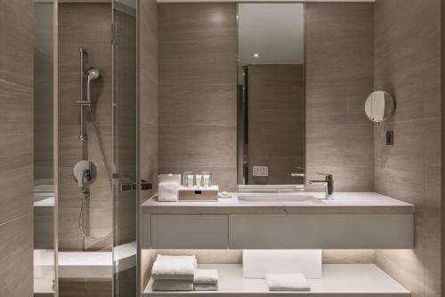 Bathroom sa Courtyard by Marriott Taipei Downtown