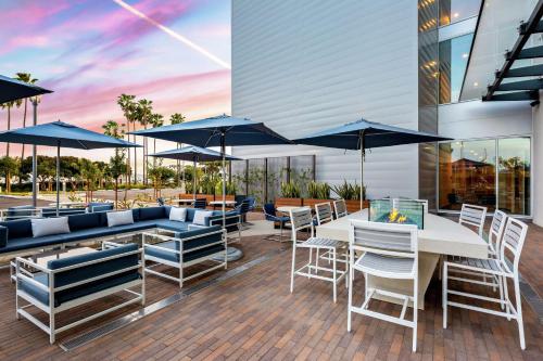 Ruang duduk di Hampton Inn & Suites San Diego Airport Liberty Station