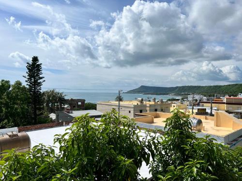 a view of the ocean from the roof of a building at The South-Sunset in Hengchun South Gate