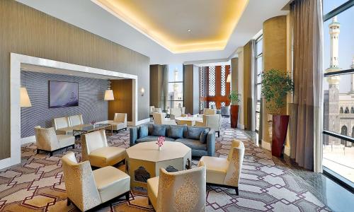 Area tempat duduk di Hilton Suites Jabal Omar Makkah