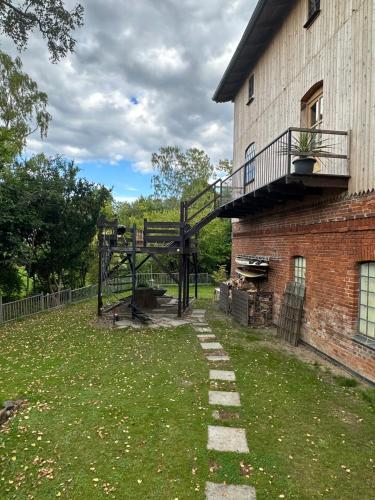 En have udenfor Urlaub in Einer Historischen Wassermühle an der Trave