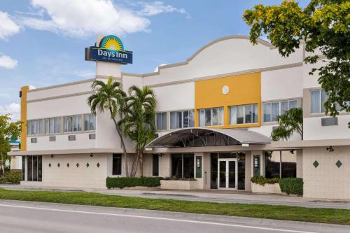 eine Wiedergabe der Vorderseite des Tagesgasthofhotels in der Unterkunft Days Inn by Wyndham Miami Airport North in Miami