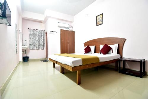 เตียงในห้องที่ Royal Green Accommodation Chennai Airport