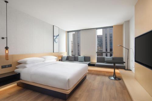 Fairfield by Marriott Shanghai Lingang Special Area tesisinde bir odada yatak veya yataklar