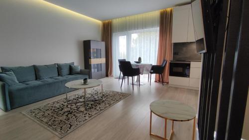 O zonă de relaxare la NEW J&R Apartment near Girstutis, Free private parking & Self Check-In