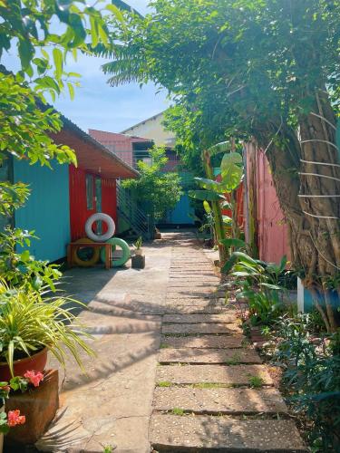 Un jardín fuera de Thùng Thép Homestay