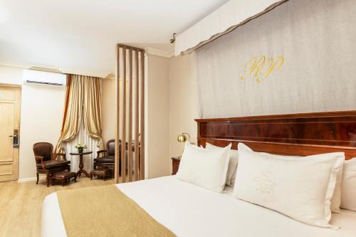 a hotel room with a bed and a desk at Melia Recoleta Plaza Hotel in Buenos Aires