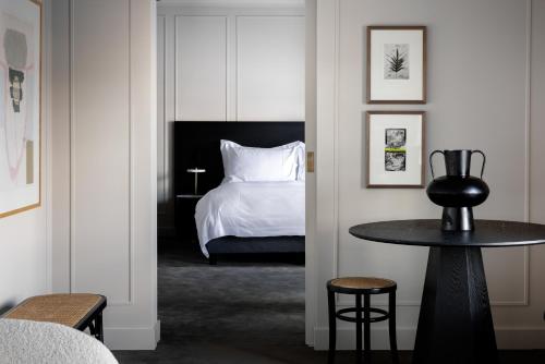 Tempat tidur dalam kamar di Pillows Luxury Boutique Hotel aan de IJssel