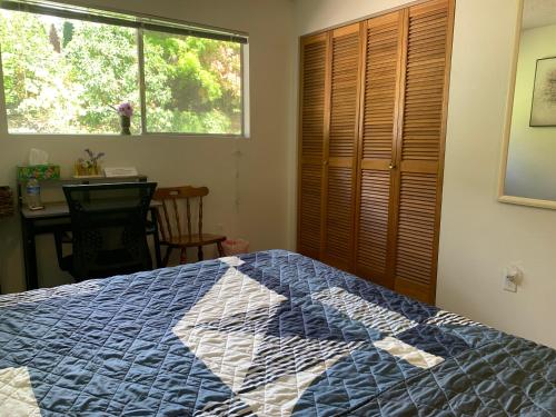 a bedroom with a bed and a desk and a window at GardenView queen-size bedroom in Redmond