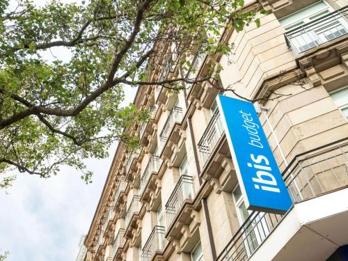 a blue street sign in front of a building at Ibis Budget Strasbourg Centre Gare in Strasbourg