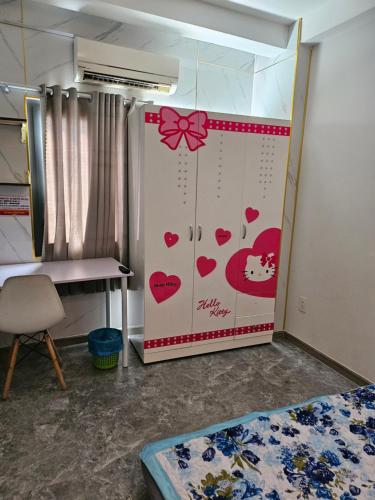 a room with a door with hearts on it at Homestay 26 Nguyễn Văn Lạc in Ho Chi Minh City