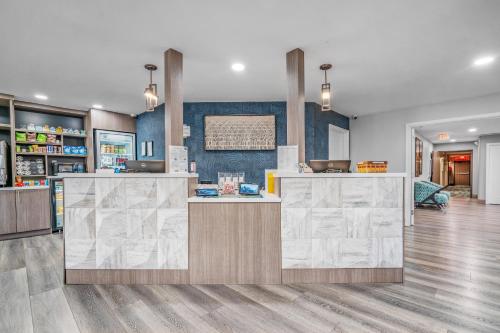 a lobby of a store with a counter top at Avania Inn of Santa Barbara in Santa Barbara