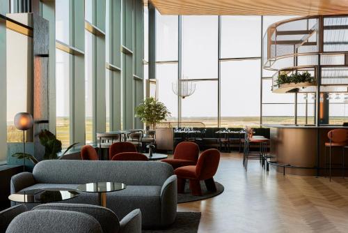 Khu vực ghế ngồi tại Clarion Hotel Helsinki Airport