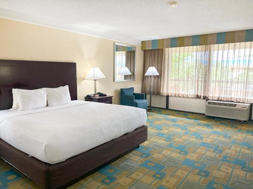 a hotel room with a large bed and a window at Hotel SonoHotel By Monreale IDrive in Orlando