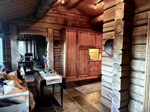 Зображення з фотогалереї помешкання Stunning log cabin at Lifjell with lots of charms у місті Lifjell