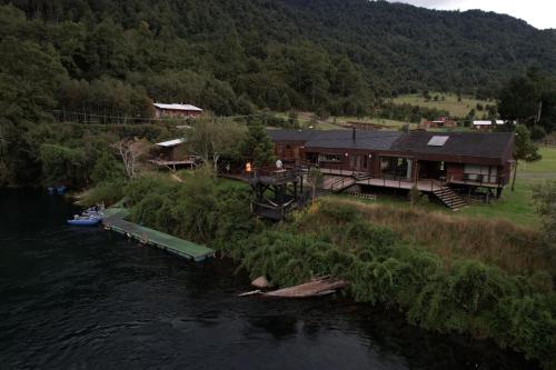 Pucontours River Lodge