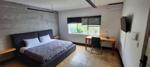 Voodi või voodid majutusasutuse Habitaciones privadas con baño propio en una zona segura y céntrica de Guadalajara. toas