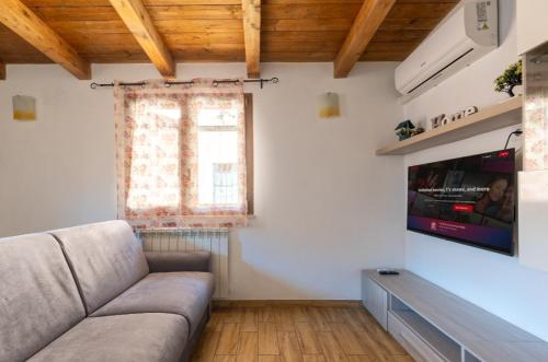 A seating area at Sunrise Home