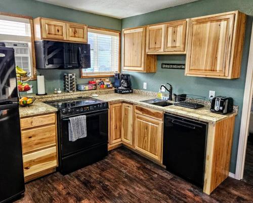 A kitchen or kitchenette at Private - Breakfast - Double Tub - 75in TV - SUP - Washer Dryer - BBQ