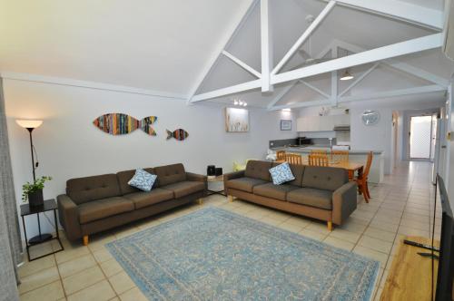 Un lugar para sentarse en Waterfront Apartment 1 - Kalbarri WA