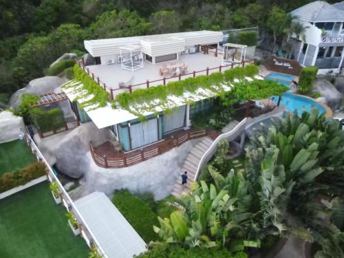 Басейн в или близо до The Rock Samui Beachfront Villas - Sha Plus Hotel