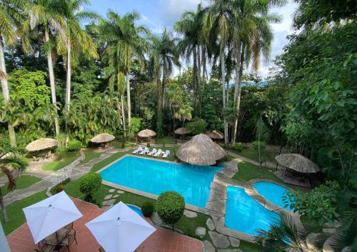 La alberca dentro o cerca de Hotel Maya Palenque